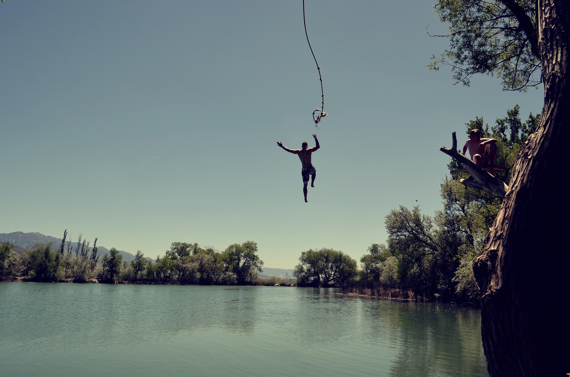 Sprong in het water